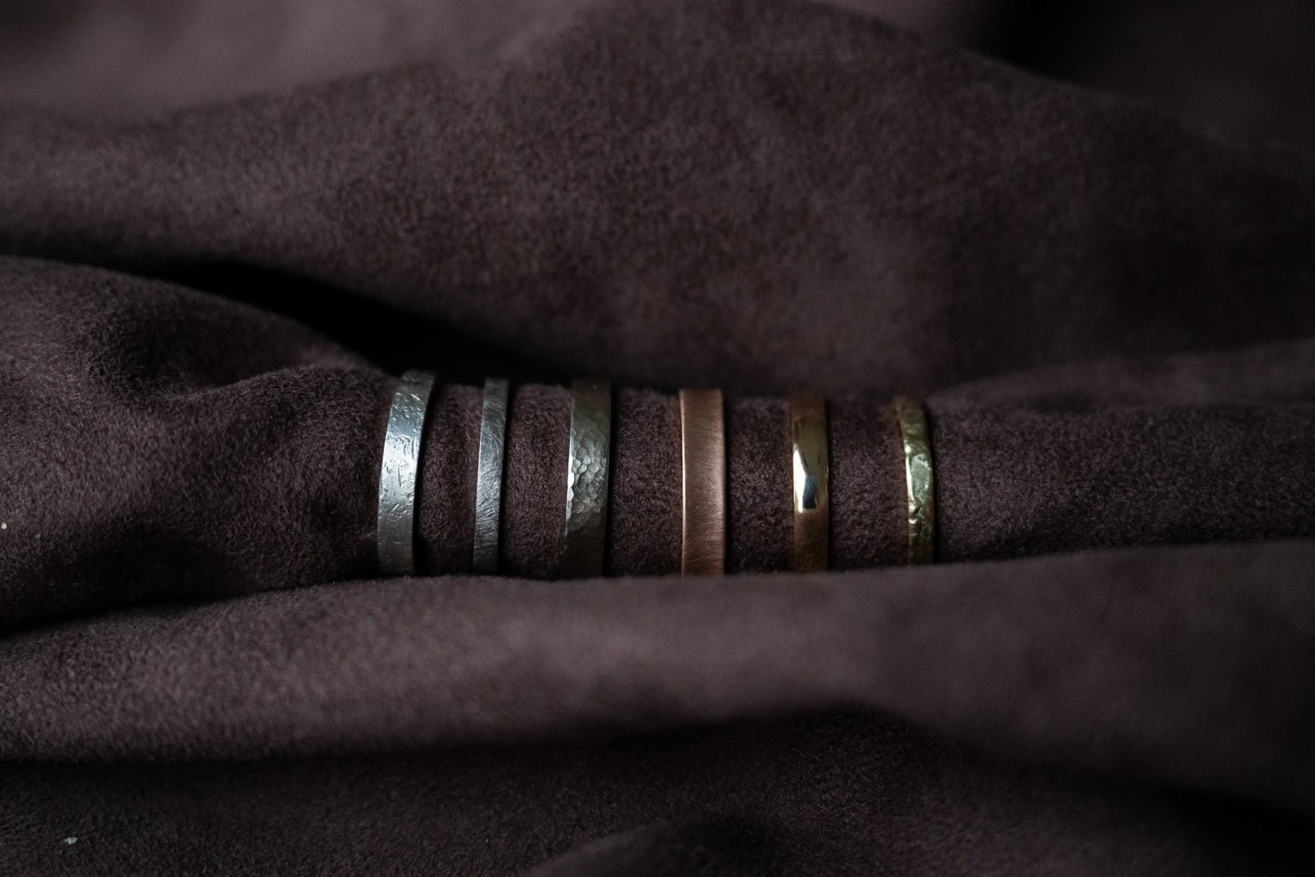 Eheringe aus verschienen Materialien, in allen, Farben, Formen und Stilen